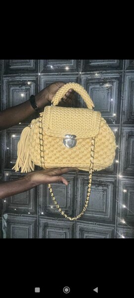 Sac à main en crochet jaune