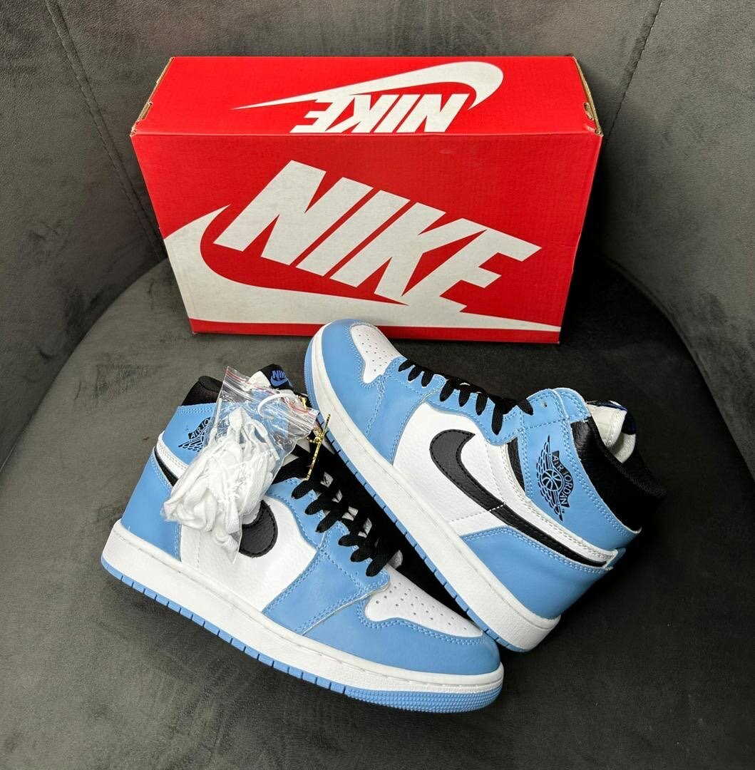 AIR JORDAN 1 BLUE AND WHITE