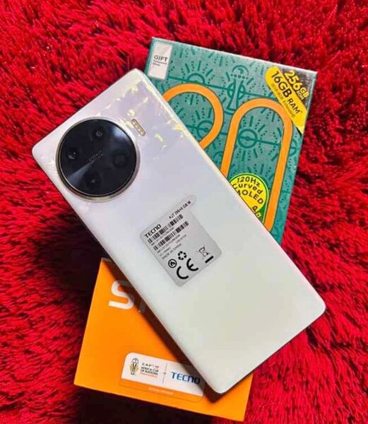 Téléphone Tecno Pova 6 Neuf 8GB RAM 256GB ROM