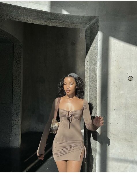 Robe moulante beige chic