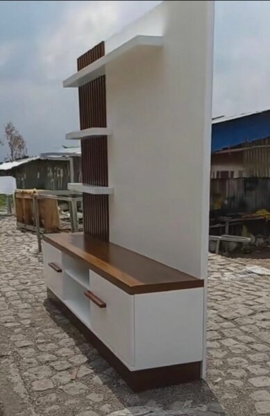 Meuble TV moderne avec étagères