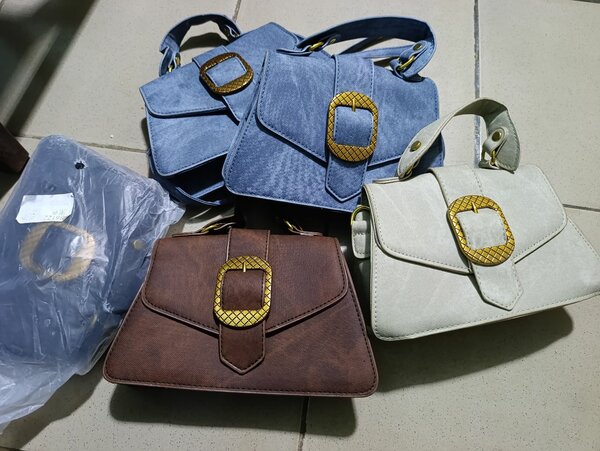 Sac à main tendance boucle dorée