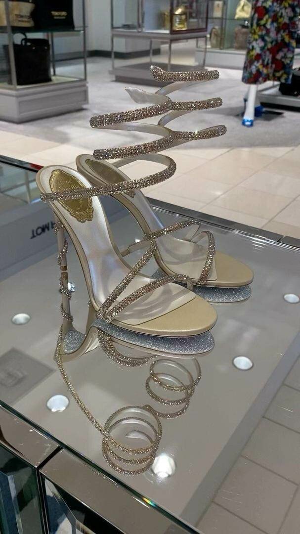 Exquisite lady heels