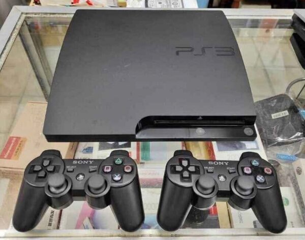 Console PS3 avec Manettes
