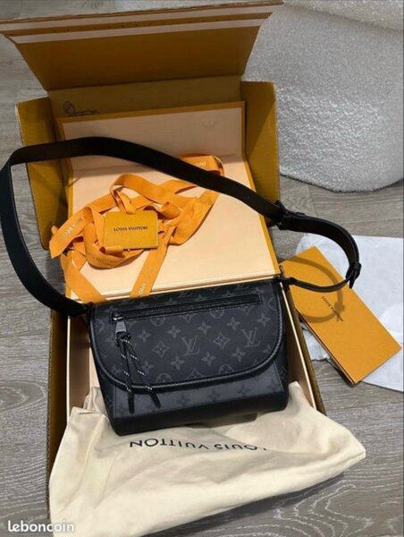 Sac banane en cuir noir