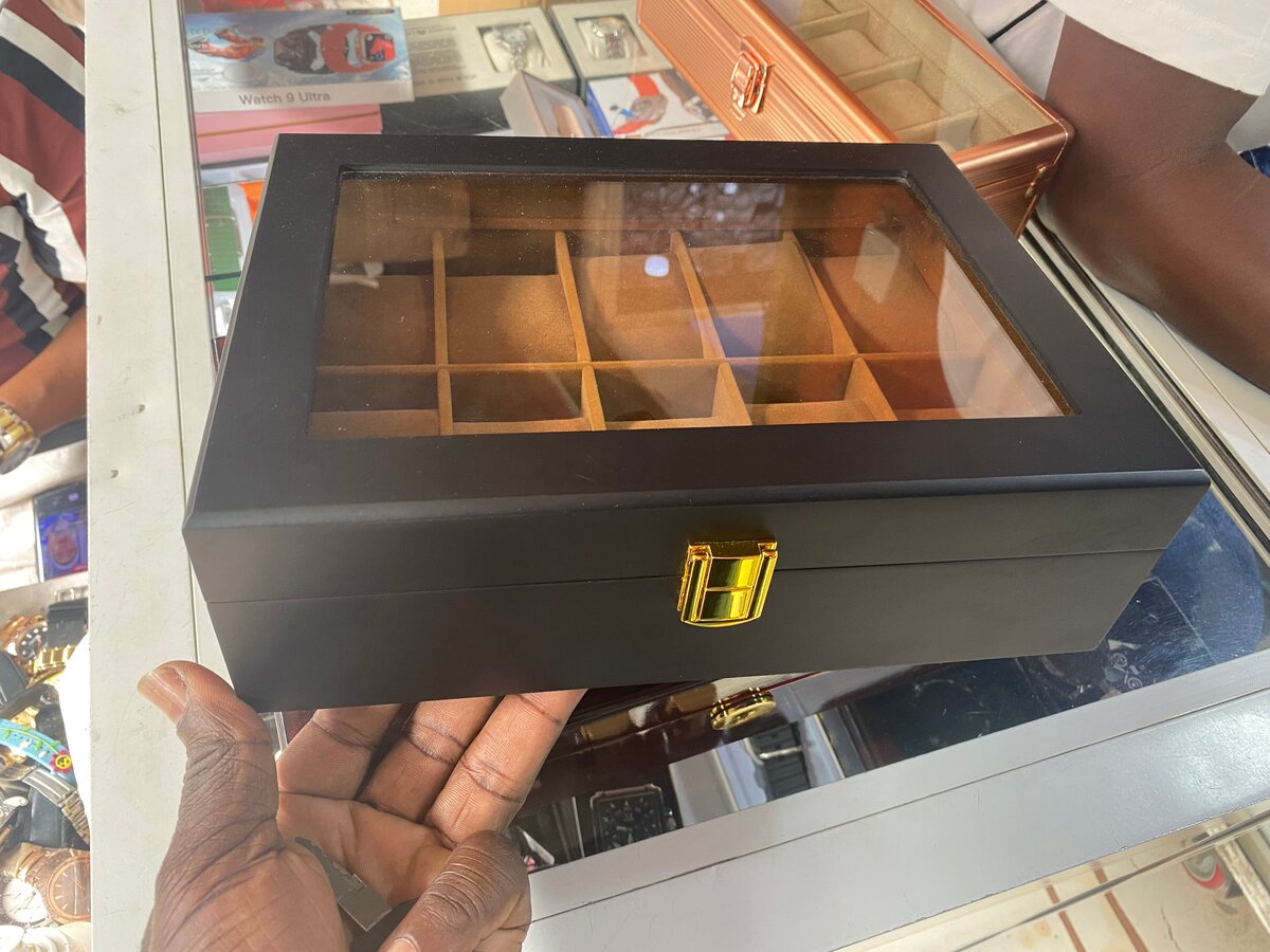 Boîte à montres en bois