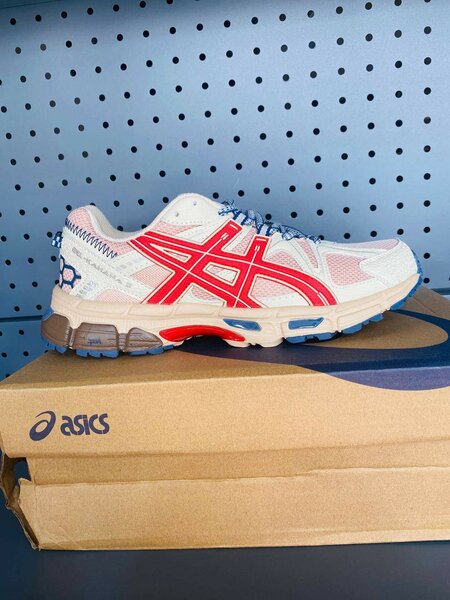 Asics Gel- kahana 8 light brown red