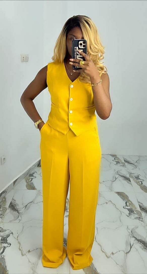 Combinaison femme chic et élégante