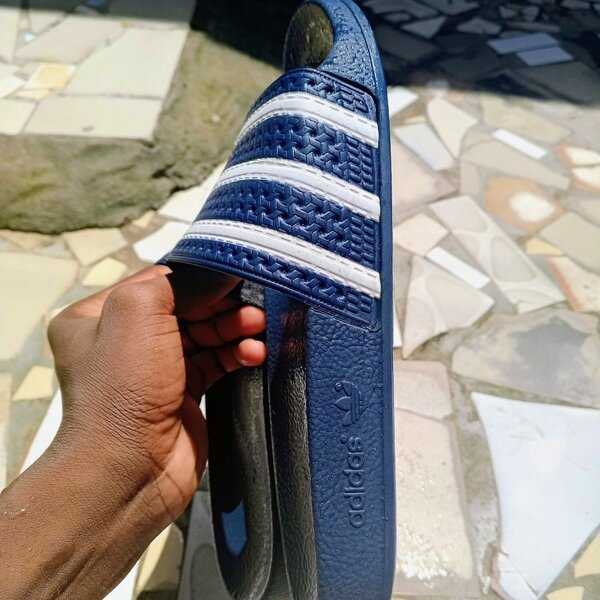Tongs de bain Adidas bleues