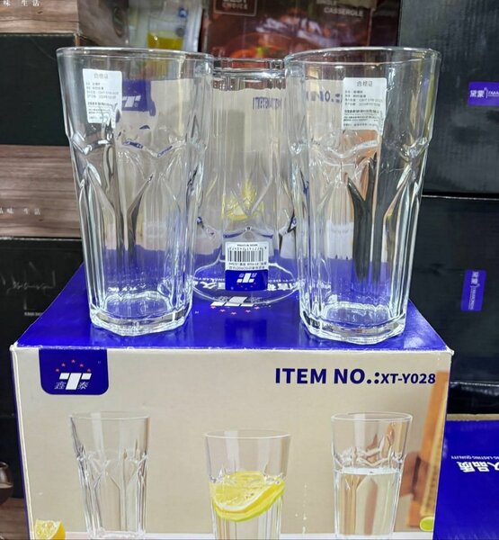 Verres à eau transparents