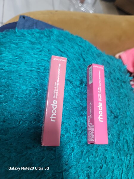 Rhode Rouge a lèvre teintee