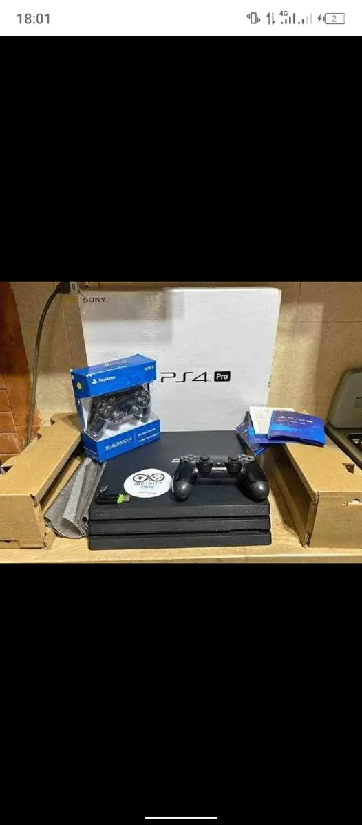 Console PlayStation 4 - Manette et Accessoires Inclus