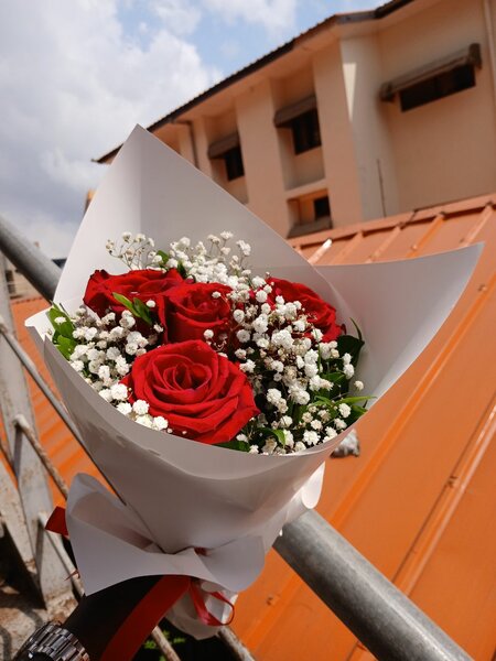 Bouquet de Roses Rouges Élégant