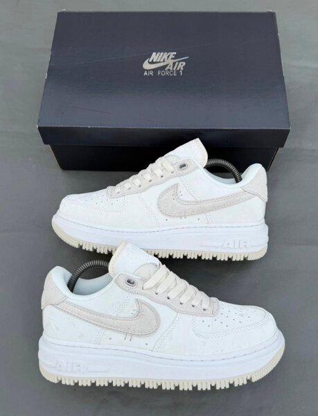 Nike Air Force 1 Blanches