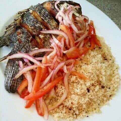 Tilapia grillée avec attieke