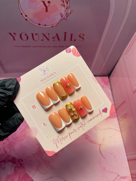 Faux ongles floraux glamour