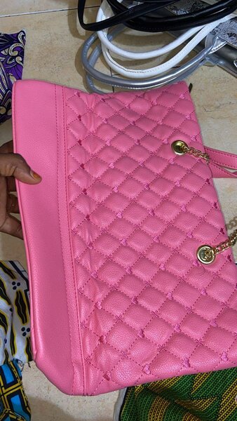 Sac à main rose matelassé
