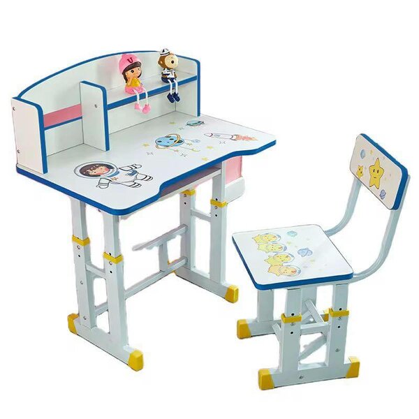 Bureau d'enfant coloré avec chaise