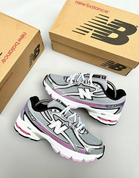New Balance 740