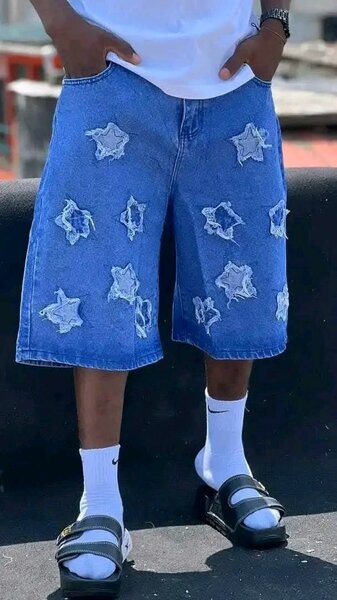 Short en jean déchiré pour homme