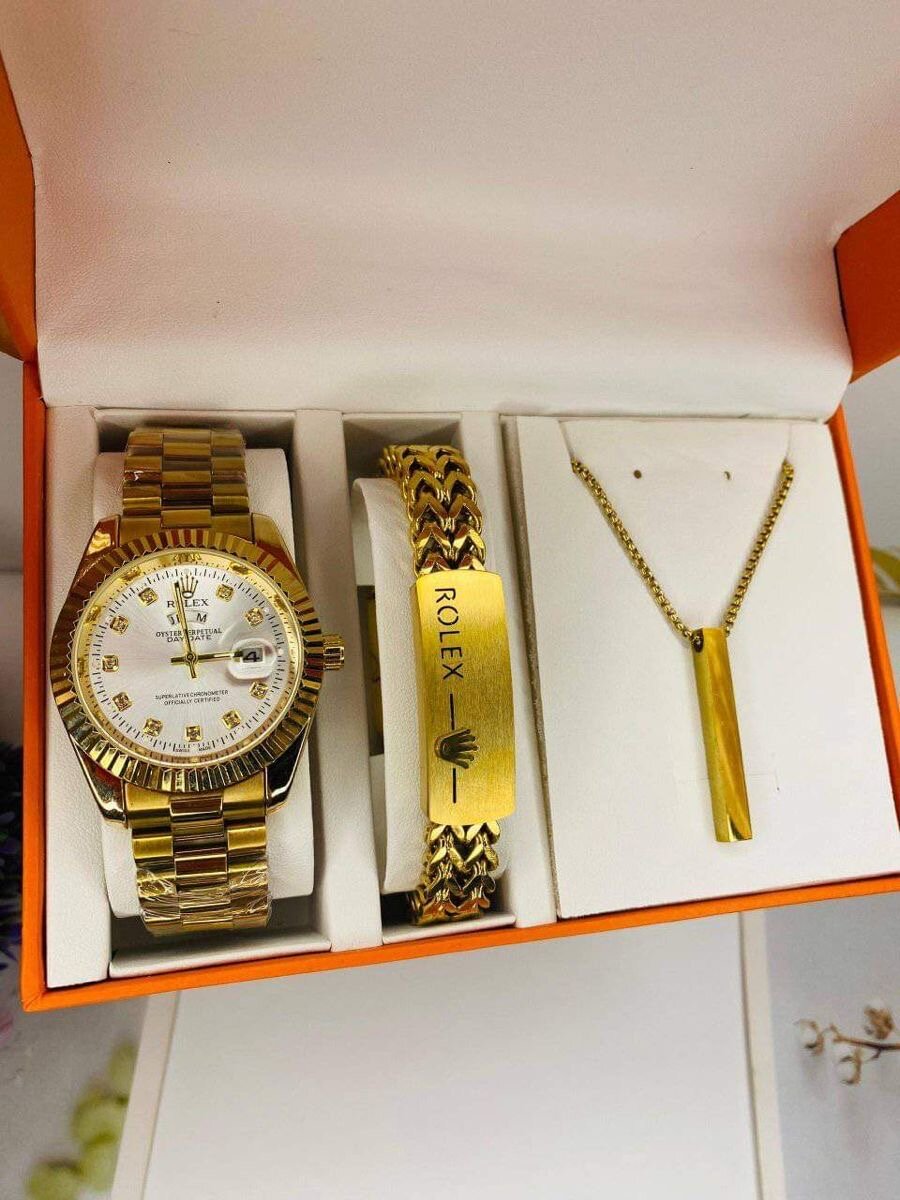 Montre luxe avec bracelet et collier