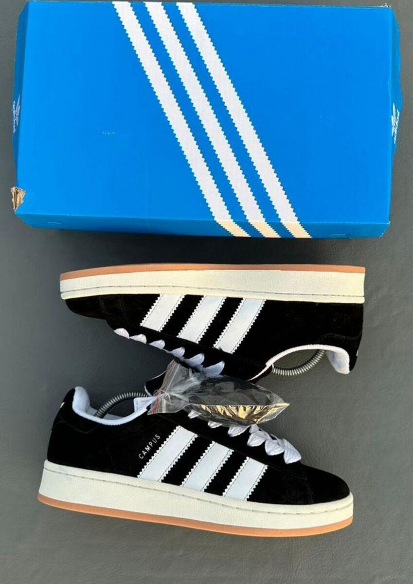 Sneakers en daim noir et blanc