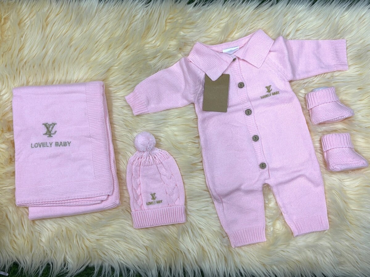 Ensemble bébé tricoté doux