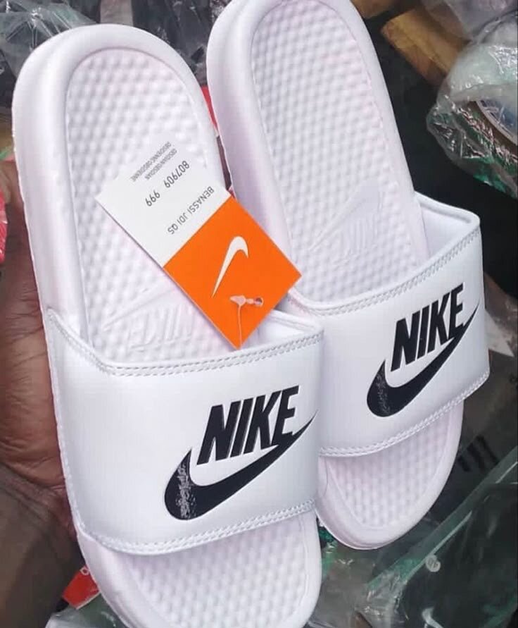 Claquettes Nike élégantes