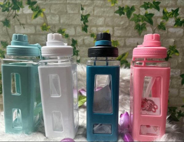 Gourde carrée étanche design