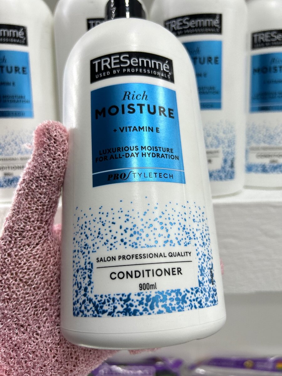 Tresemme Rich moisture shampoo and conditioner *900ml.