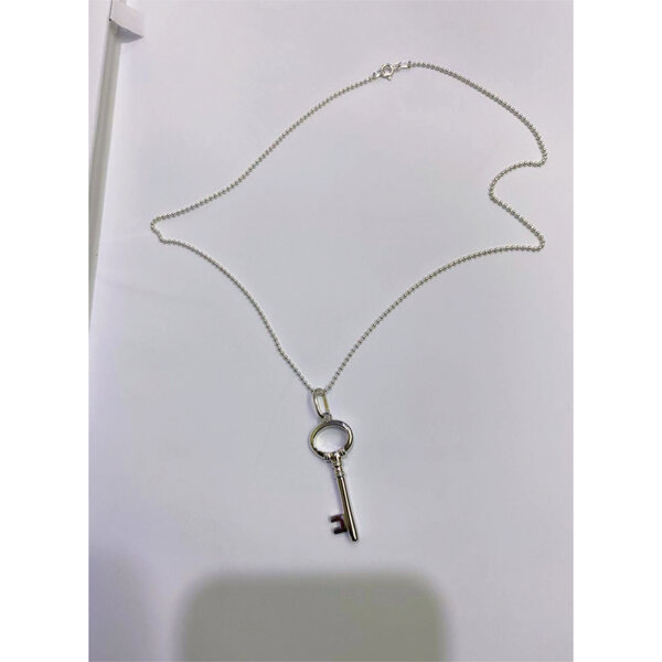 Pendentif en argent moderne