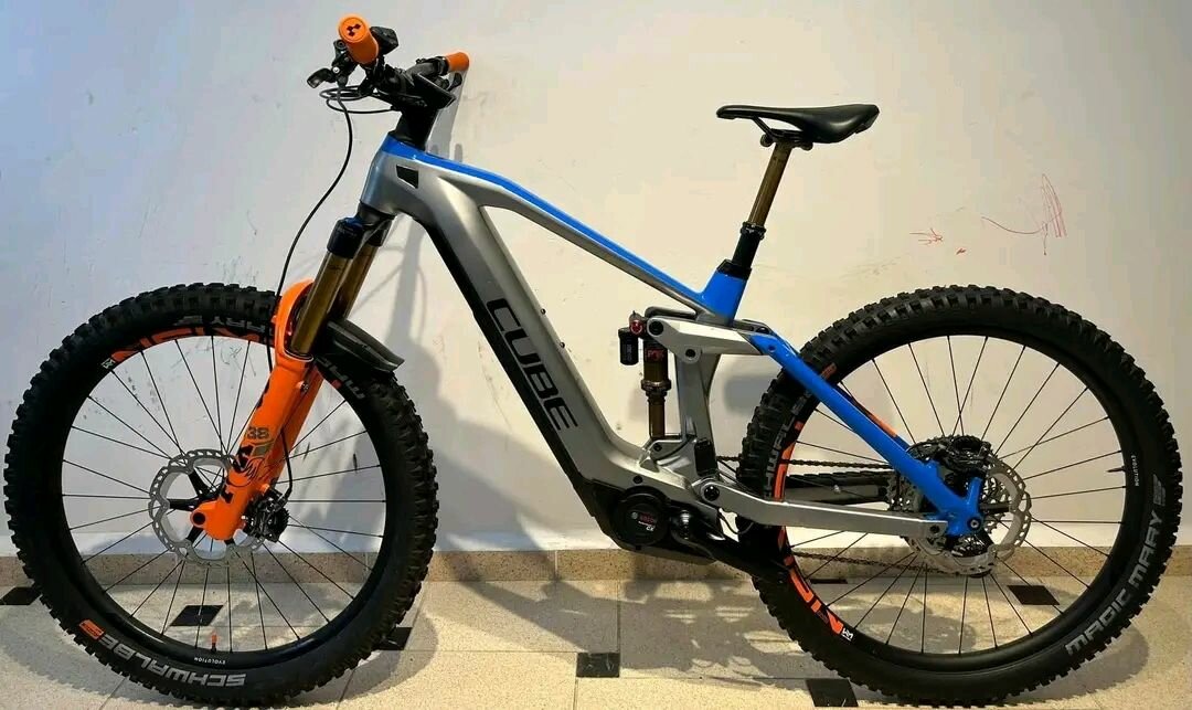 Vélo électrique tout terrain CUBE