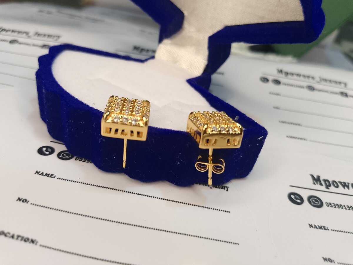 Unisex stud earrings