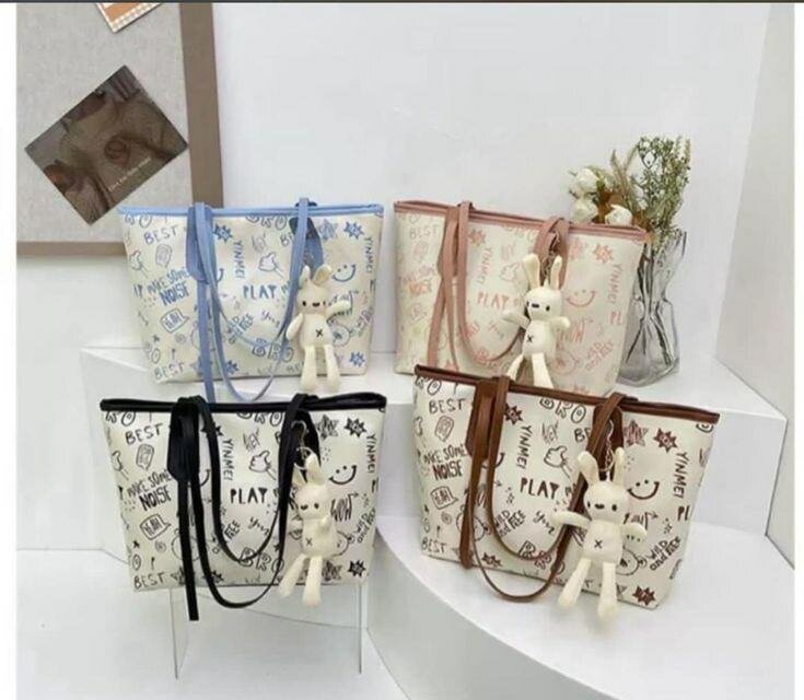 Sac fourre-tout avec pendentif en peluche