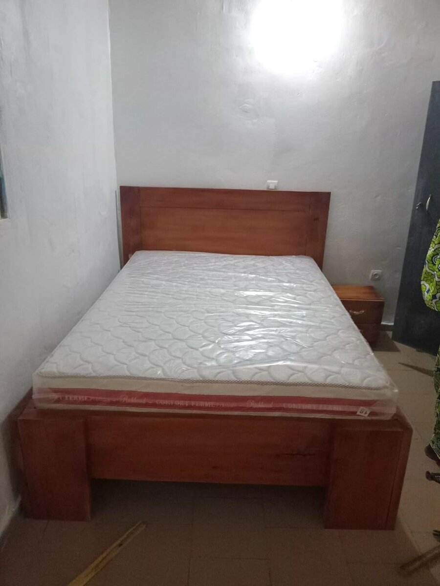 Ensemble Table et Chaises en Bois