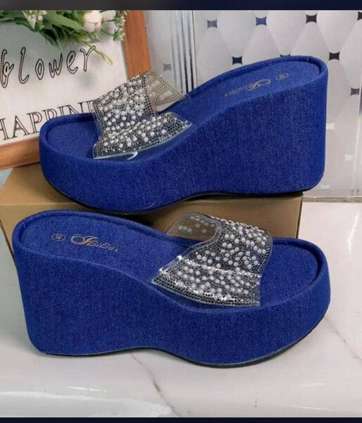 Sandales compensées élégantes