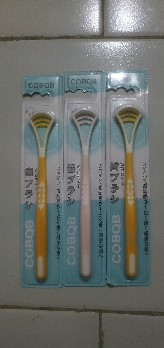 PASTILLE DENTIFRICE+ BROSSE A DENT + RACLEUR LANGUE ALEATOIR