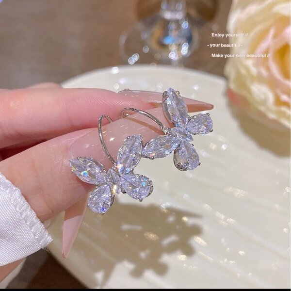 Boucles papillon cristal