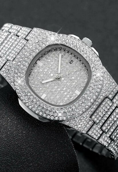 Montre femme diamantée luxueuse
