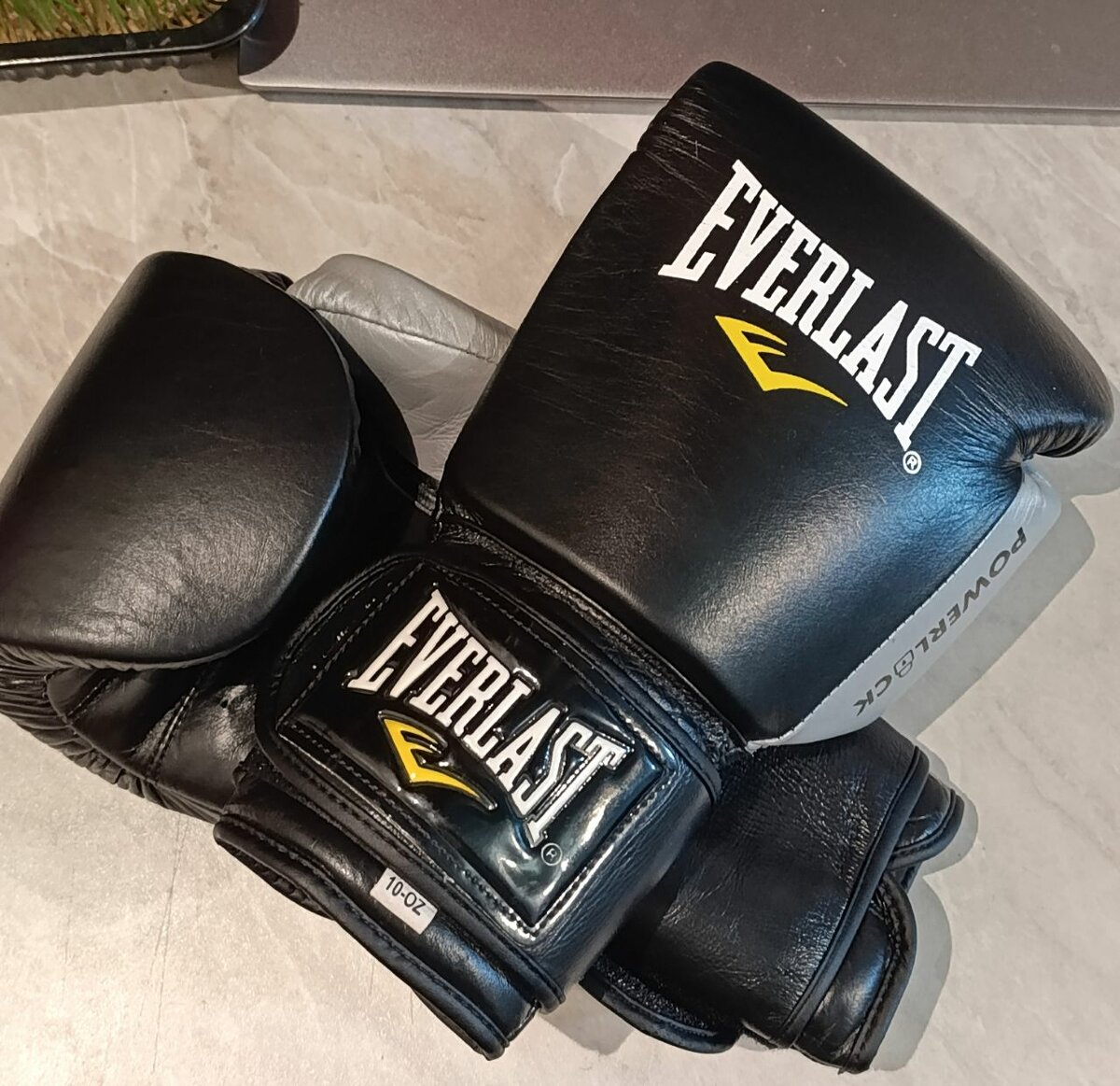 Боксёрские перчатки