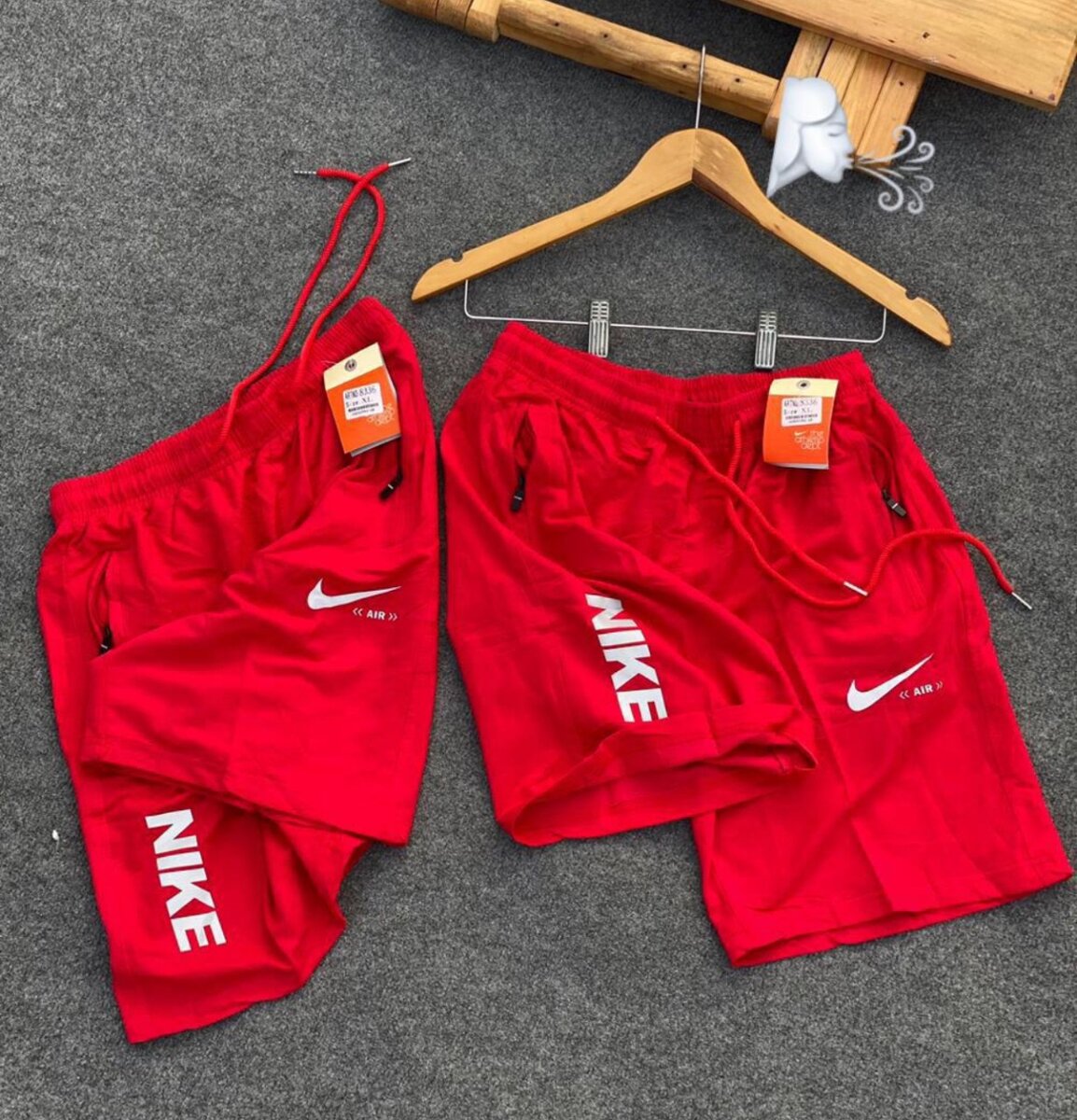 Shorts de sport avec logo