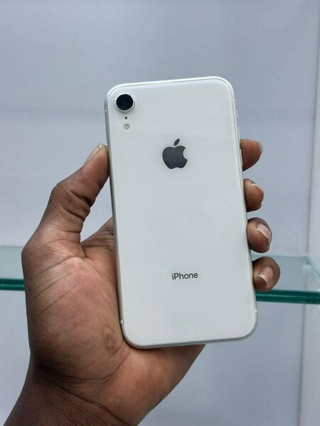 iPhone XR 64go quasi neuf propre