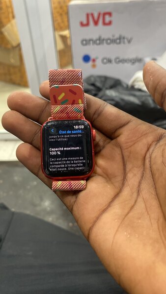 Apple Watch Series 6 40 mn disponible