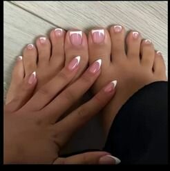 Lot de 2 faux ongles+4 colles