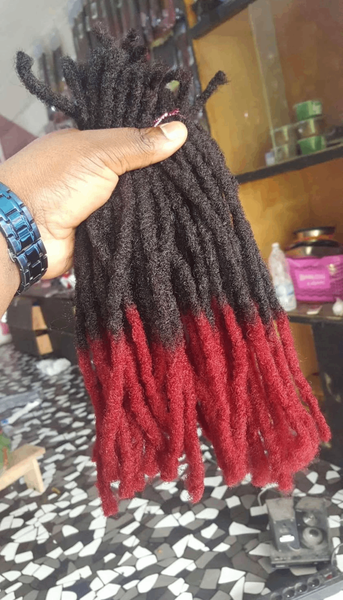 Faux dreadlocks rouges et noires