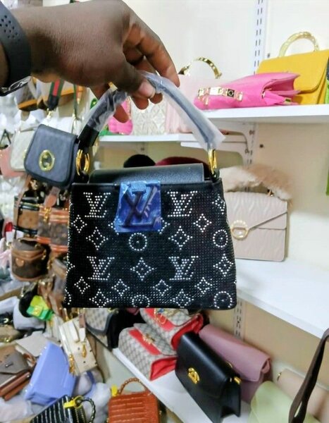 Sac à main élégant strass