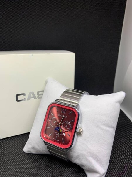 Montre Casio Rouge Éclatante