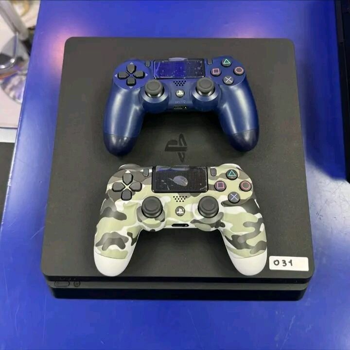 Console PS4 avec manette Dualshock 4