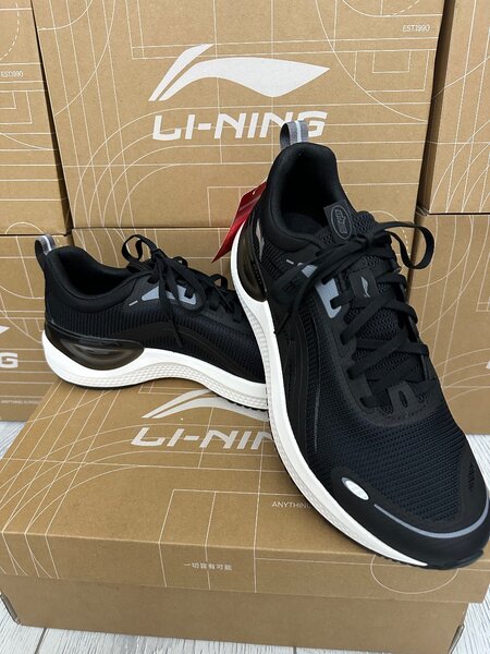 Кроссовки от бренда Li-Ning