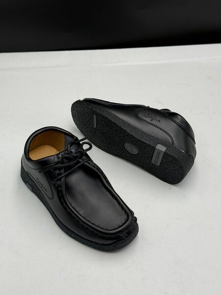 Chaussures en cuir noir élégantes